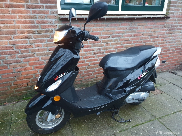 Nette Peugeot v clic 50cc scooter